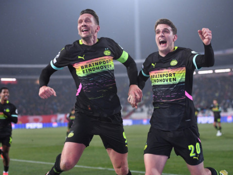 PSV pred promocijom u Roterdamu, Ajaks se nada čudu
