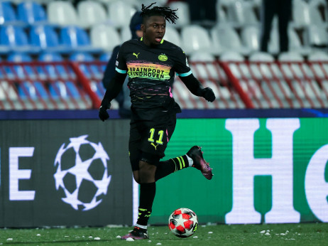 PSV se namučio u Groningenu, ali nastavio trku za Ajaksom