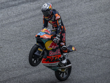 Moto 3: Rueda slavio u Herezu, Pikeras ispred Kelsa